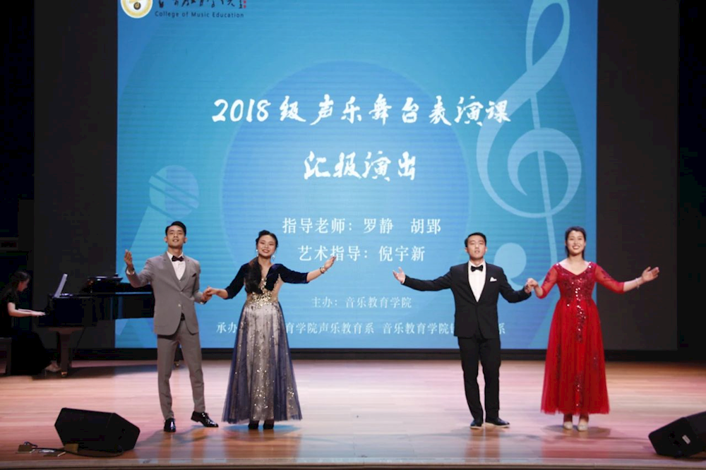 合影留念审核:赵宇文字:声乐教育系图片:王一卿,谢宇晴编辑:全晋仪